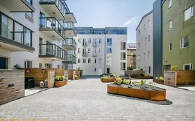 Luxury New Apt In Downtown